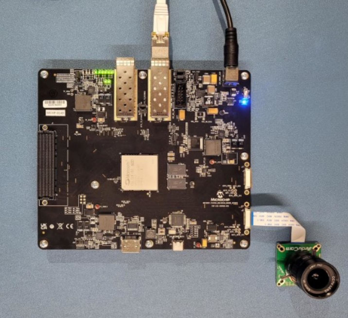 Sensor bridge device and camera