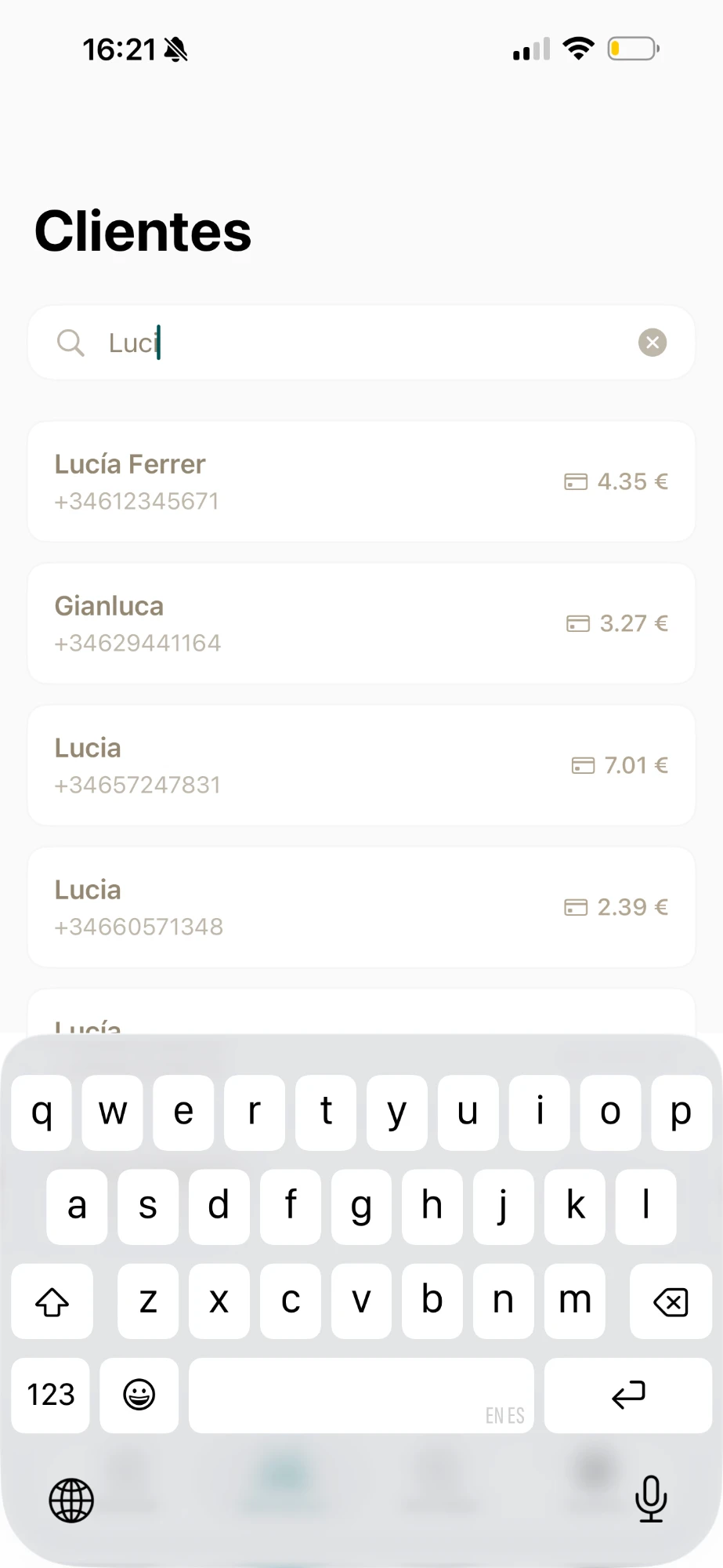 el cliente recién dado de alta aparece en la lista de Clientes como cualquier otro (el más reciente arriba, sin distintivo especial)
