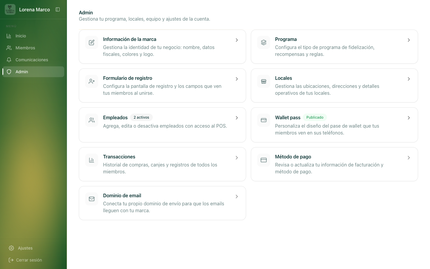 menú lateral del CMS con los cinco bloques (Inicio, Miembros, Comunicaciones, Admin, Ajustes) y la sección "Información de la marca" abierta